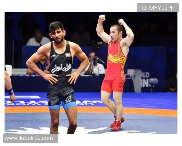 足球明星巴图图的传奇之路与球场背后的故事揭秘